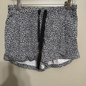 Lululemon black and white printed ribbon tie shirt size 8
